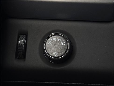 Used 2020 Chevrolet Suburban LT image 17