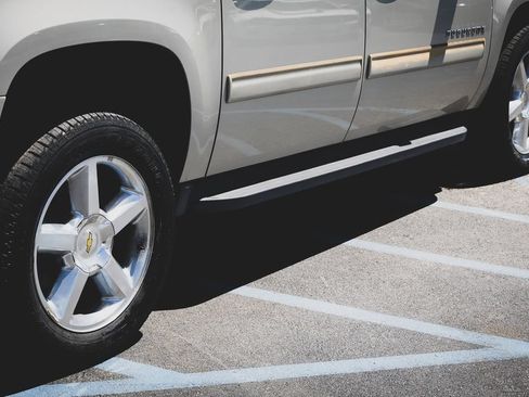 Used 2013 Chevrolet Suburban LT w/ All-Star Edition AWD/4WD image 9