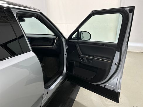 Used 2024 Rivian R1S Adventure AWD/4WD image 18