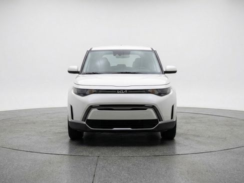 Used 2025 Kia Soul LX w/ LX Technology Package image 2