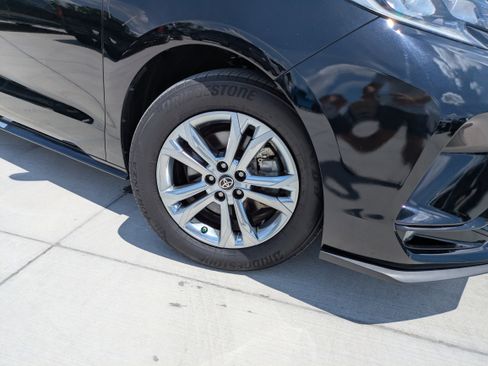 Certified 2023 Toyota Sienna XSE image 9