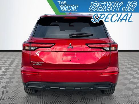 Used 2024 Mitsubishi Outlander ES image 6