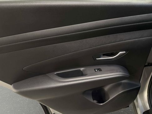 Certified 2025 Hyundai Tucson SE image 11