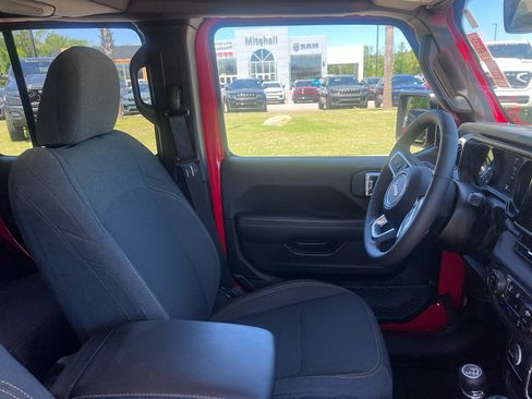 Certified 2025 Jeep Wrangler Sahara image 15