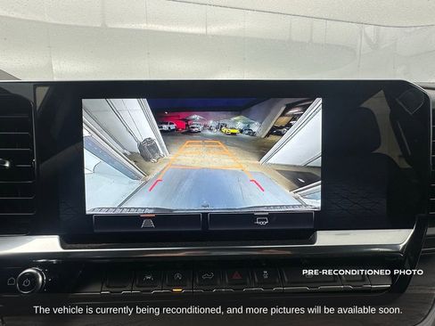 Used 2025 GMC Sierra 1500 SLT image 17