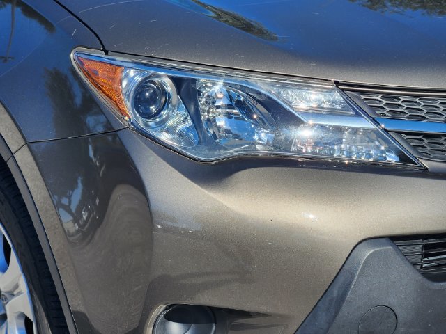 Used 2015 Toyota RAV4 LE FWD image 9