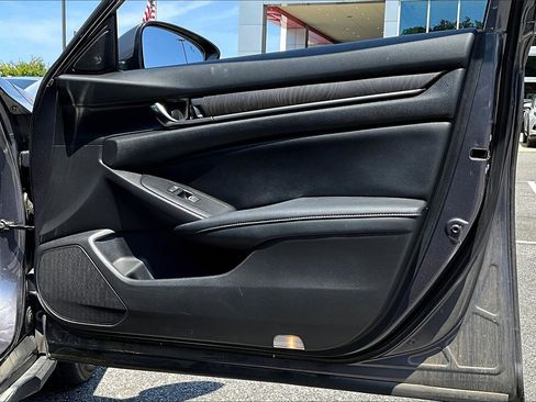 Used 2021 Honda Accord Touring image 25