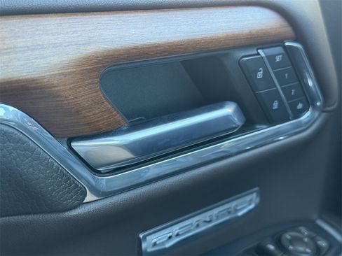 Used 2022 GMC Sierra 1500 Denali w/ Technology Package image 25