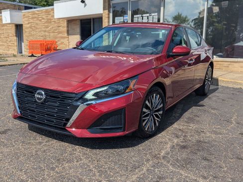 Used 2023 Nissan Altima 2.5 SV AWD/4WD image 3