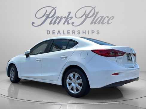 Used 2017 MAZDA MAZDA3 Sport FWD image 3