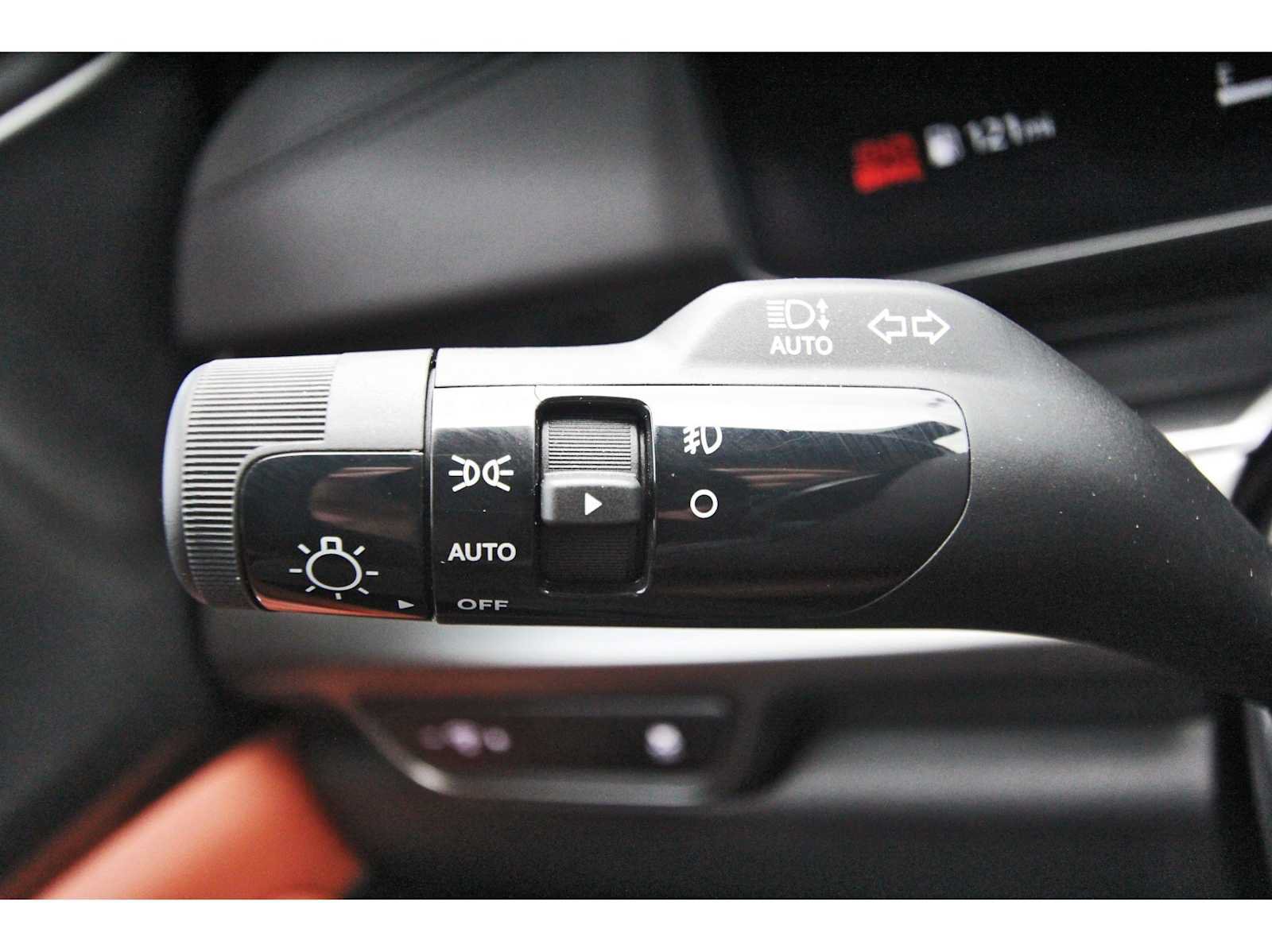 Used 2025 Kia Carnival SX Prestige FWD image 18