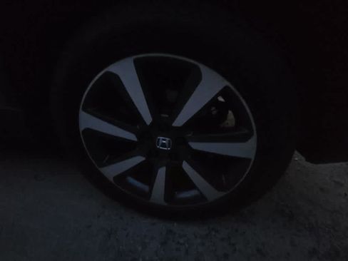 Used 2024 Honda Pilot Touring image 13