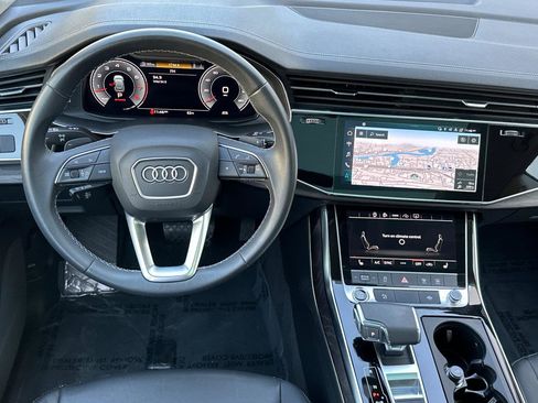 Used 2023 Audi Q8 Premium image 14