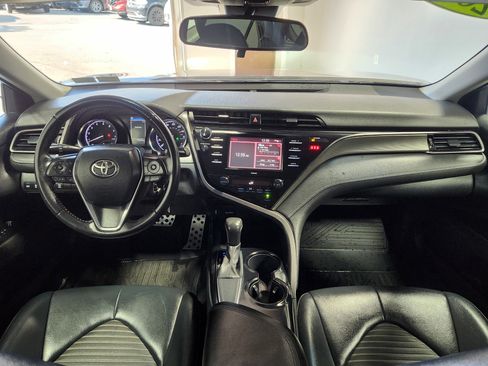 Used 2020 Toyota Camry SE FWD image 15