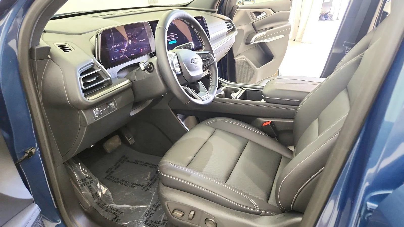Used 2025 Chevrolet Traverse LT w/ Midnight/Sport Edition AWD/4WD image 14