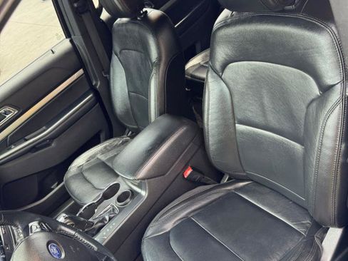 Used 2018 Ford Explorer XLT w/ Equipment Group 202A FWD image 13