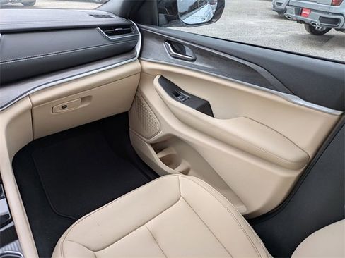 New 2025 Jeep Grand Cherokee Limited image 17