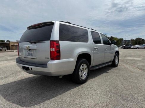 Used 2011 Chevrolet Suburban LS image 6