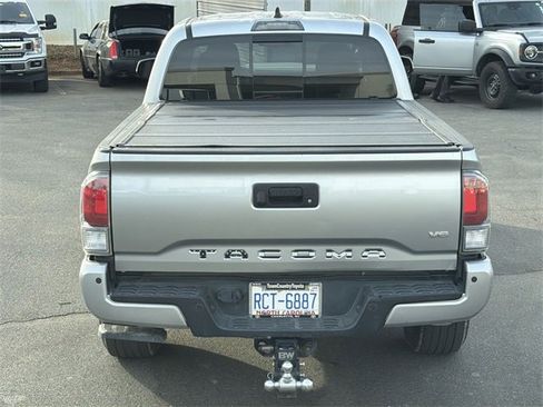 Used 2022 Toyota Tacoma TRD Sport image 5