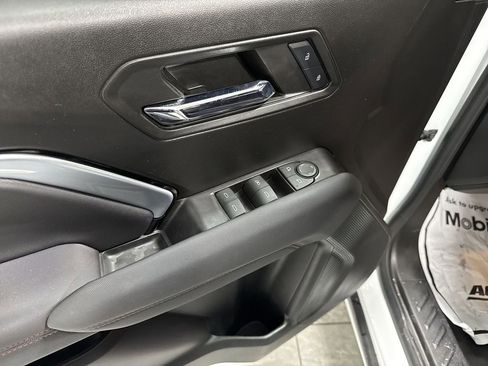 Used 2024 Chevrolet Colorado Z71 w/ Z71 Convenience Package 2 image 24