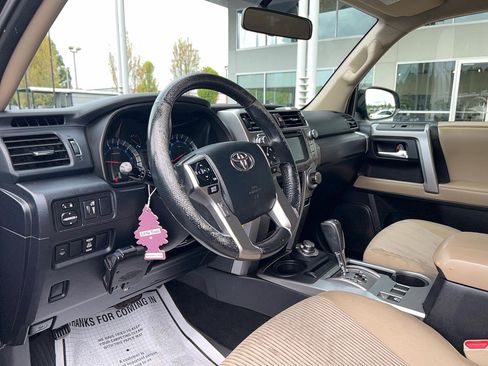 Used 2015 Toyota 4Runner SR5 AWD/4WD image 23
