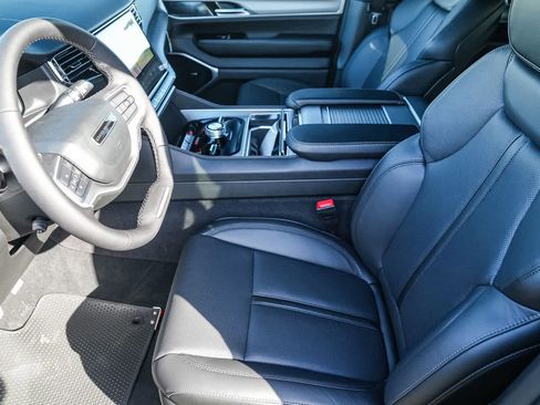 New 2026 Jeep Grand Wagoneer Limited image 19