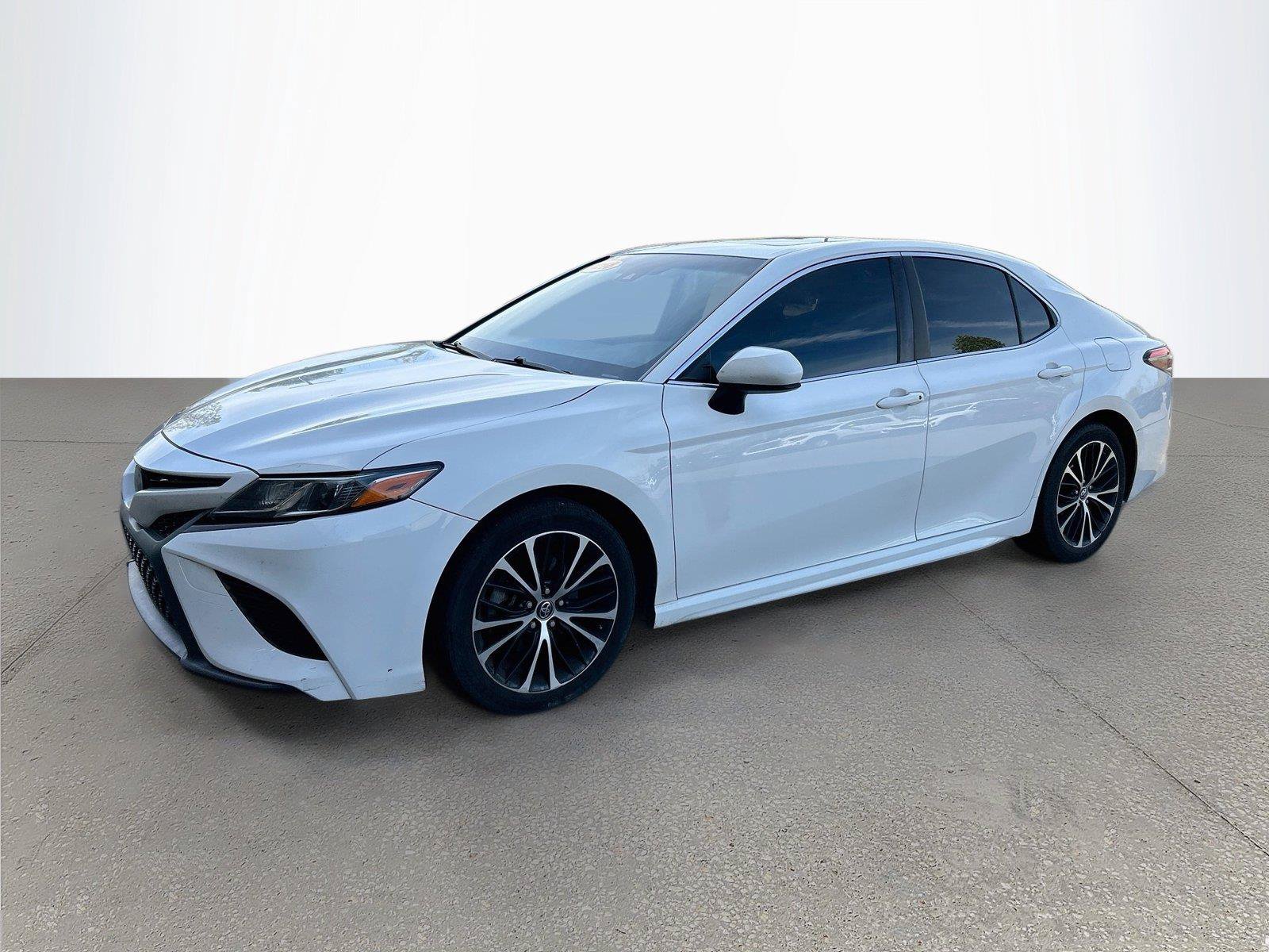 Used 2018 Toyota Camry SE w/ Moonroof Package FWD image 8