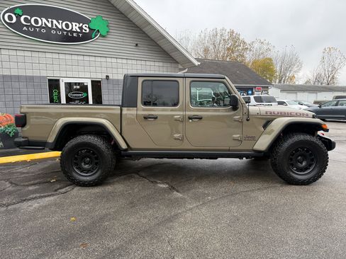 Used 2020 Jeep Gladiator Rubicon image 2