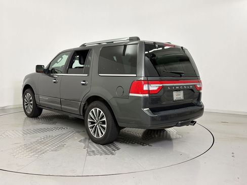 Used 2017 Lincoln Navigator Select RWD image 3