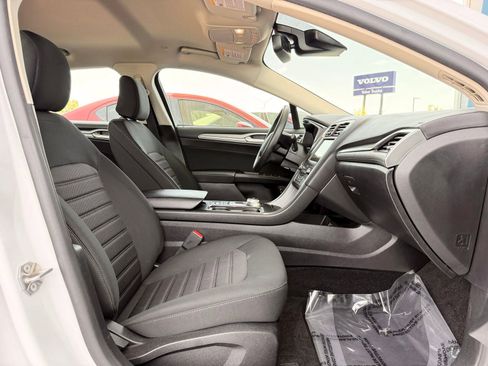 Used 2020 Ford Fusion SE FWD image 19