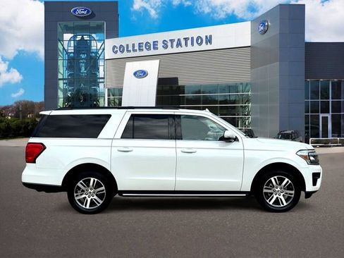 Certified 2022 Ford Expedition Max XLT image 5