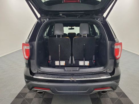 Used 2018 Ford Explorer XLT w/ Equipment Group 202A FWD image 29