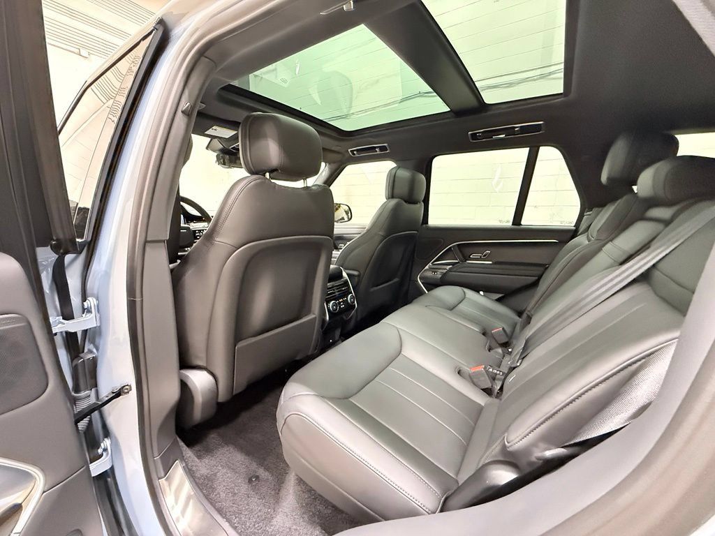 Used 2024 Land Rover Range Rover SE AWD/4WD image 39