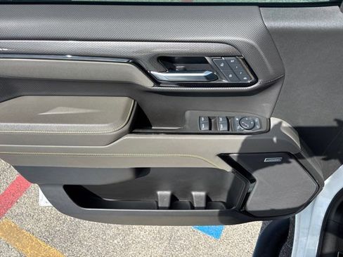 Used 2025 Chevrolet Silverado 1500 ZR2 w/ Technology Package image 13