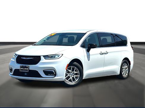 Used 2024 Chrysler Pacifica Touring-L FWD image 1