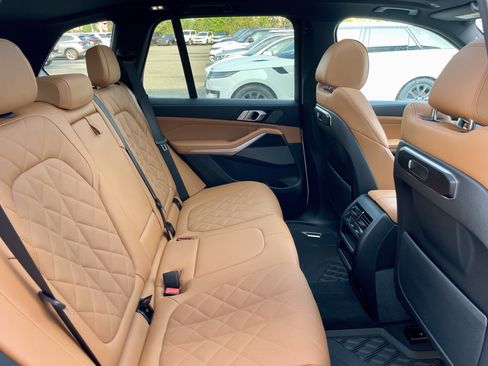 Used 2024 BMW X5 xDrive40i w/ Premium Package AWD/4WD image 32