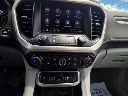 Used 2020 GMC Acadia SLT w/ LPO, Cargo Package FWD image 10