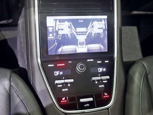 Used 2021 Porsche Panamera 4S image 28