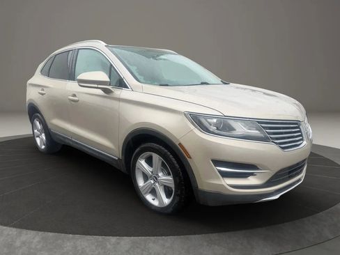 Used 2017 Lincoln MKC Premiere image 3