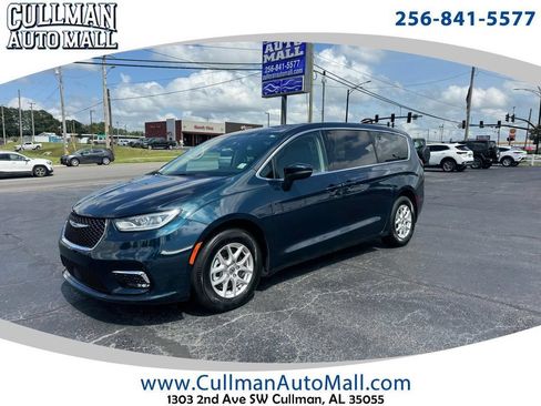 Used 2023 Chrysler Pacifica Touring-L FWD image 1