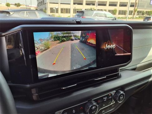 Used 2025 Jeep Wrangler Sahara image 18