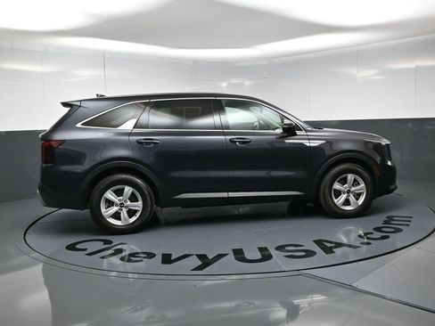 Used 2025 Kia Sorento LX FWD image 10