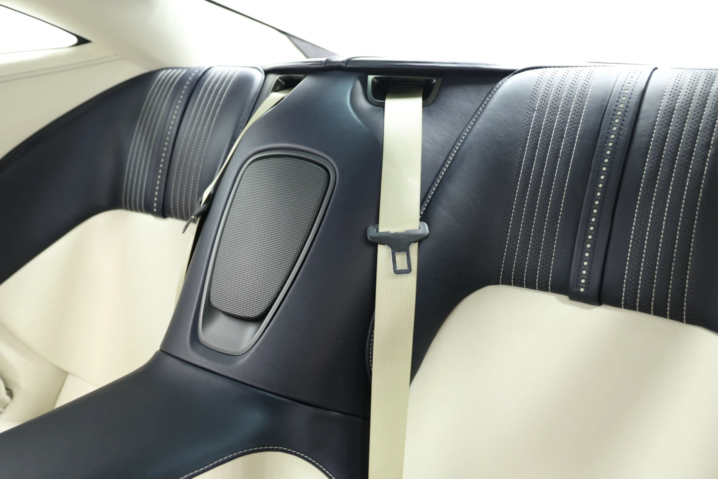 Used 2019 Aston Martin DB11 Coupe RWD image 50