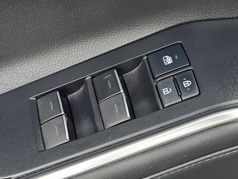 Used 2021 Toyota Highlander Limited image 15