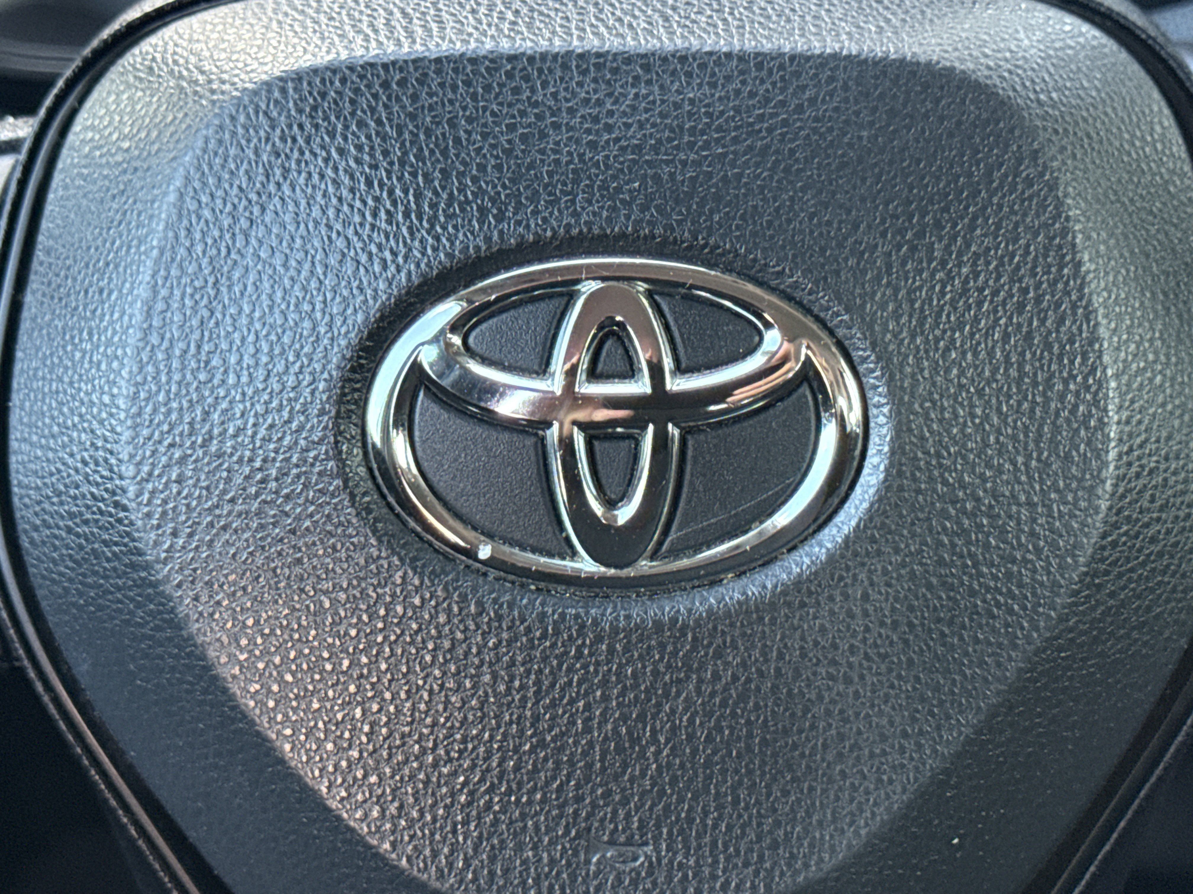 Used 2022 Toyota Corolla LE FWD image 28