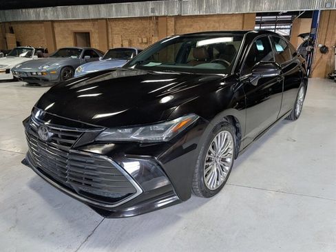 Used 2019 Toyota Avalon Limited FWD image 6
