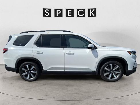 Used 2023 Honda Pilot Touring image 3
