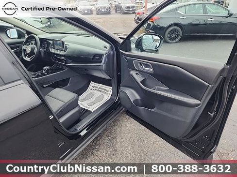 Certified 2024 Nissan Rogue SV image 30