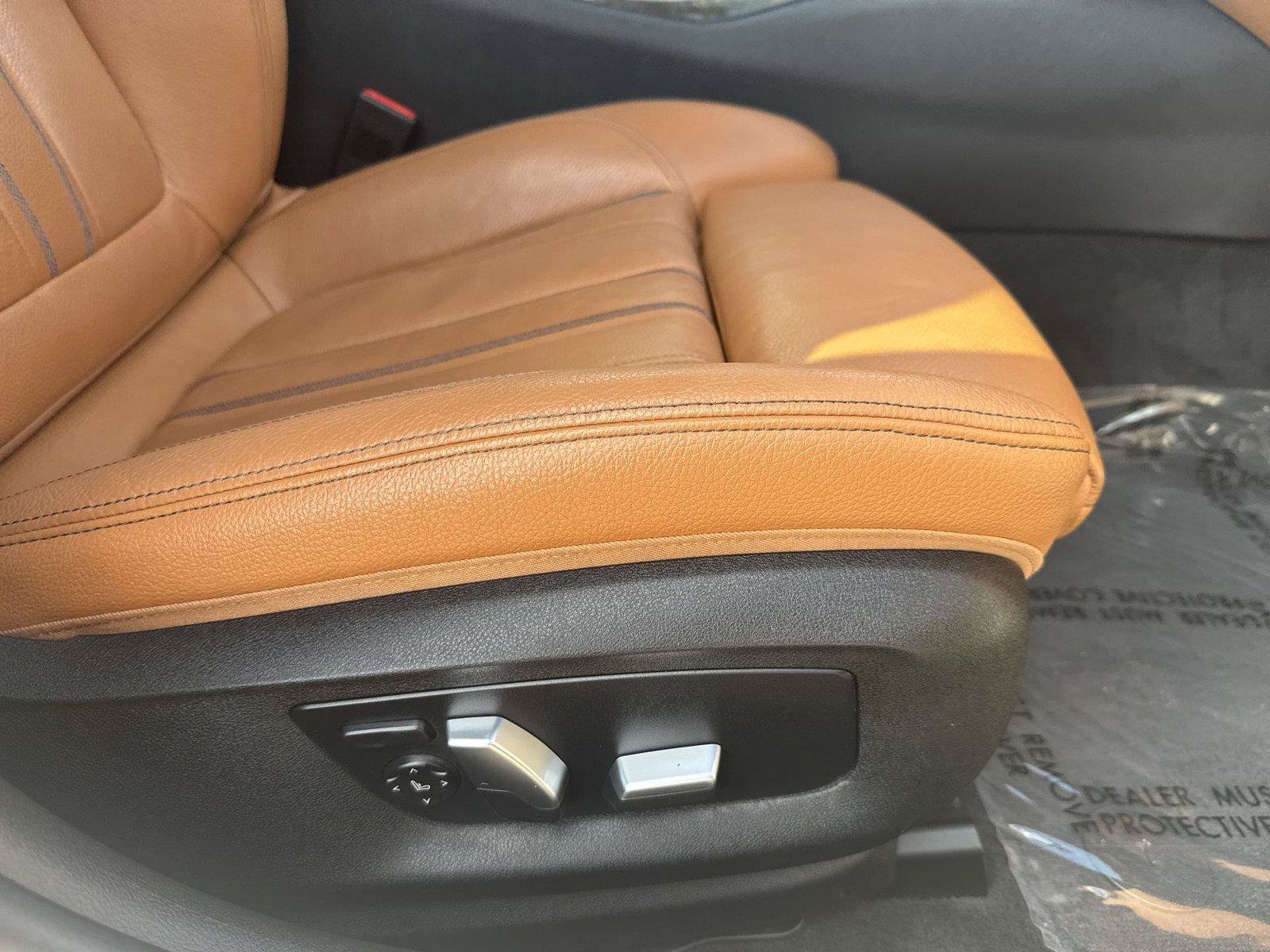 Used 2019 BMW 540i w/ Convenience Package RWD image 18