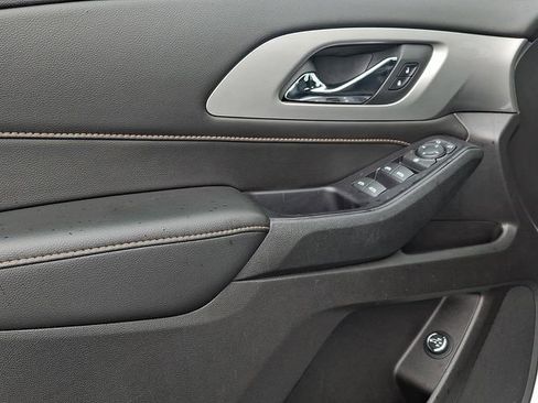 Used 2018 Chevrolet Traverse LT FWD image 12